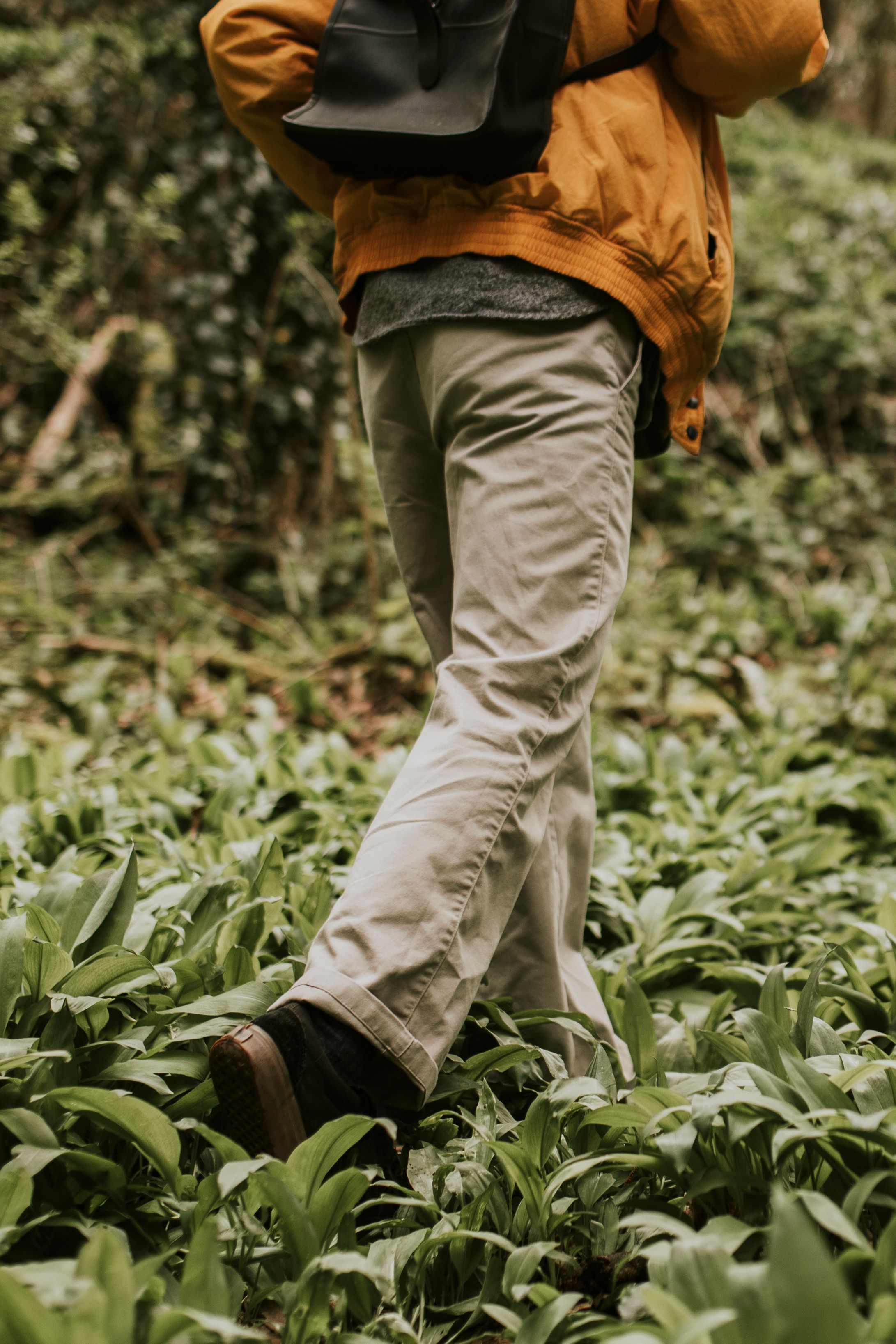 how to style army green cargo pants