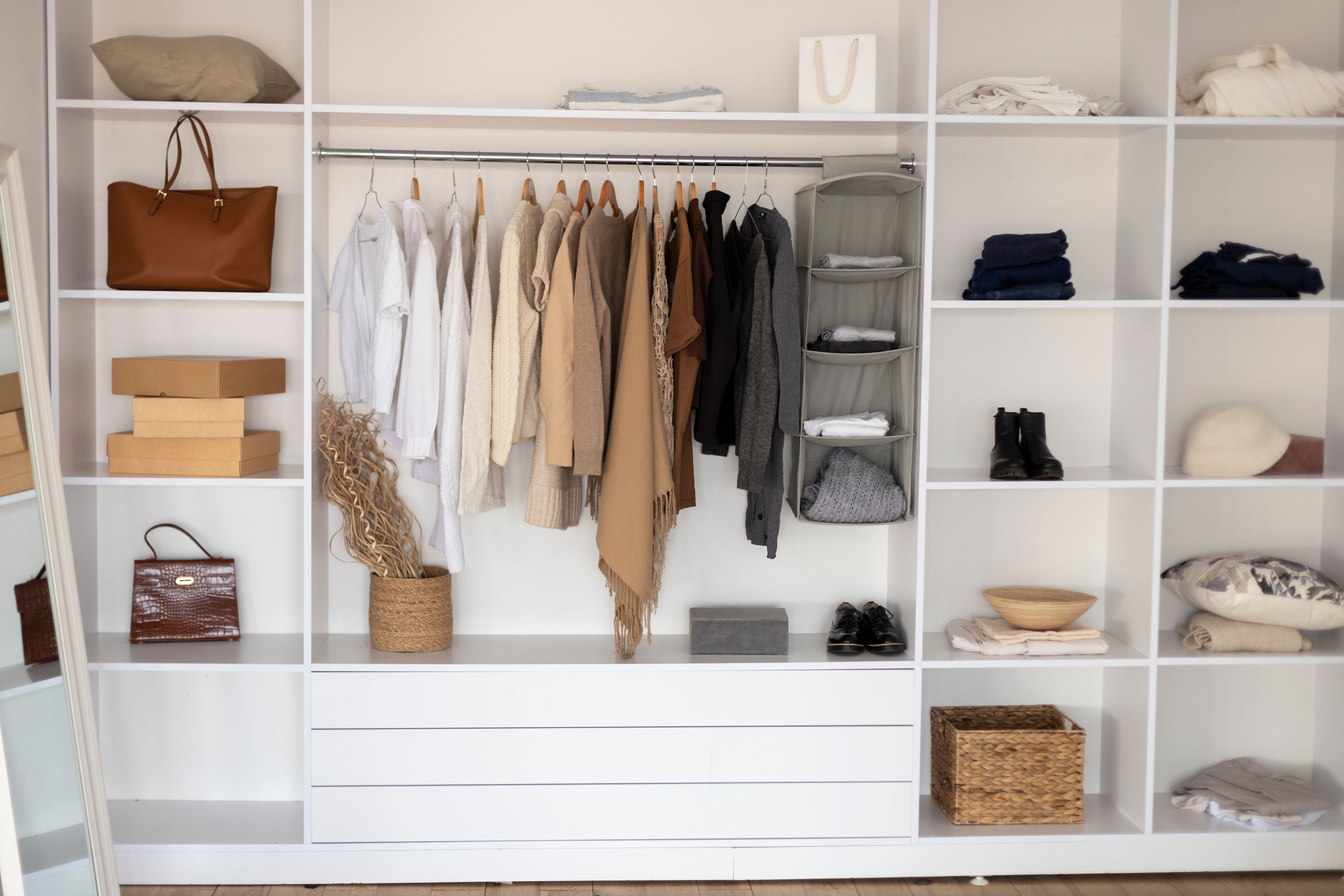 minimal outfit ideas